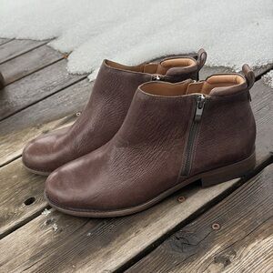 Franco Sarto Keegan Brown Leather Ankle Boots Booties Size 9.5 Zip Up NWT